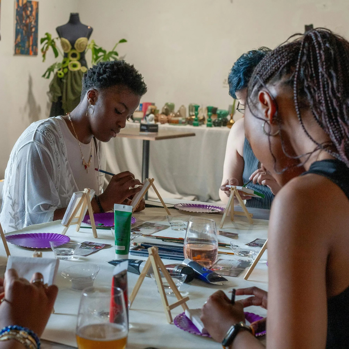 Atelier peinture par numéros caribéen à Paris – Ti pòz
